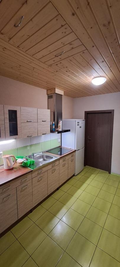 Ubytovanie U Huberta Besenova Bagian luar foto