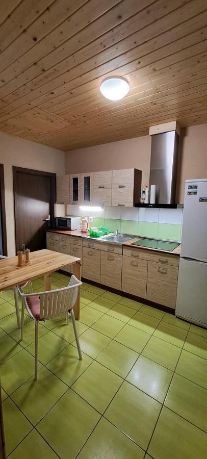 Ubytovanie U Huberta Besenova Bagian luar foto